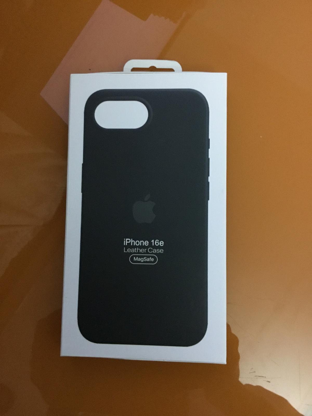 Coque Apple en cuir premium MagSafe pour iPhone 16e - Originale et Élégante