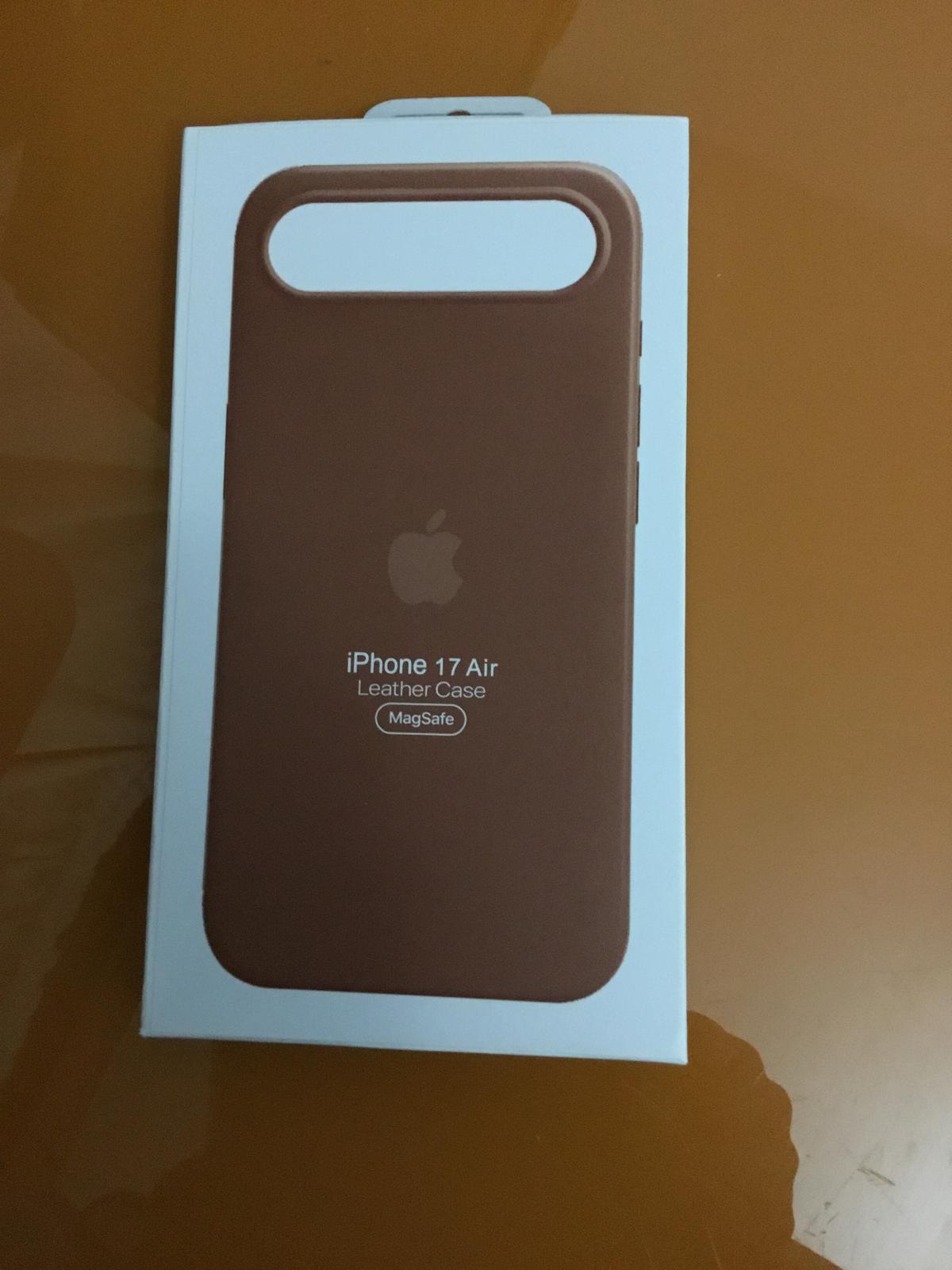 Apple Lederhülle mit MagSafe für iPhone 17 Air  – Premium Echtleder Case