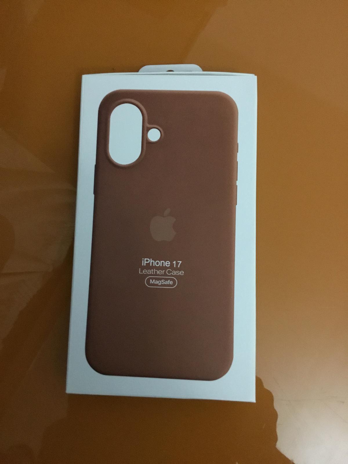 Apple Lederhülle mit MagSafe für iPhone 17  – Premium Echtleder Case