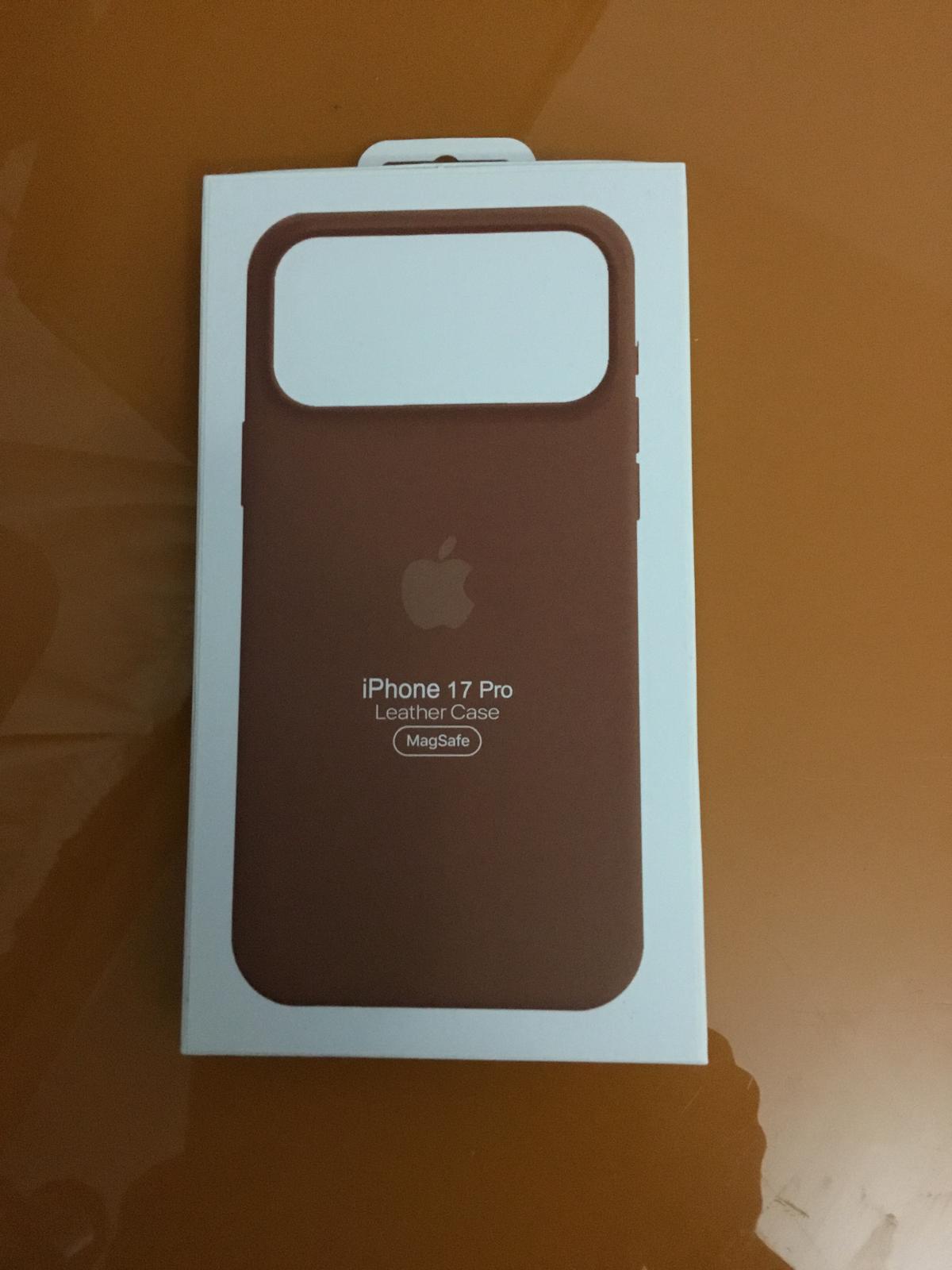 Apple Lederhülle mit MagSafe für iPhone 17 Pro  – Premium Echtleder Case